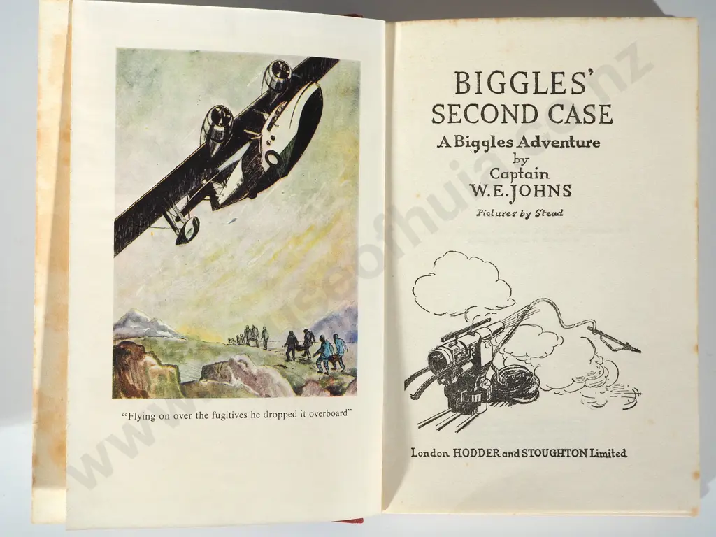Three Vintage Biggles Books by Captain W. E. Johns Image 1++