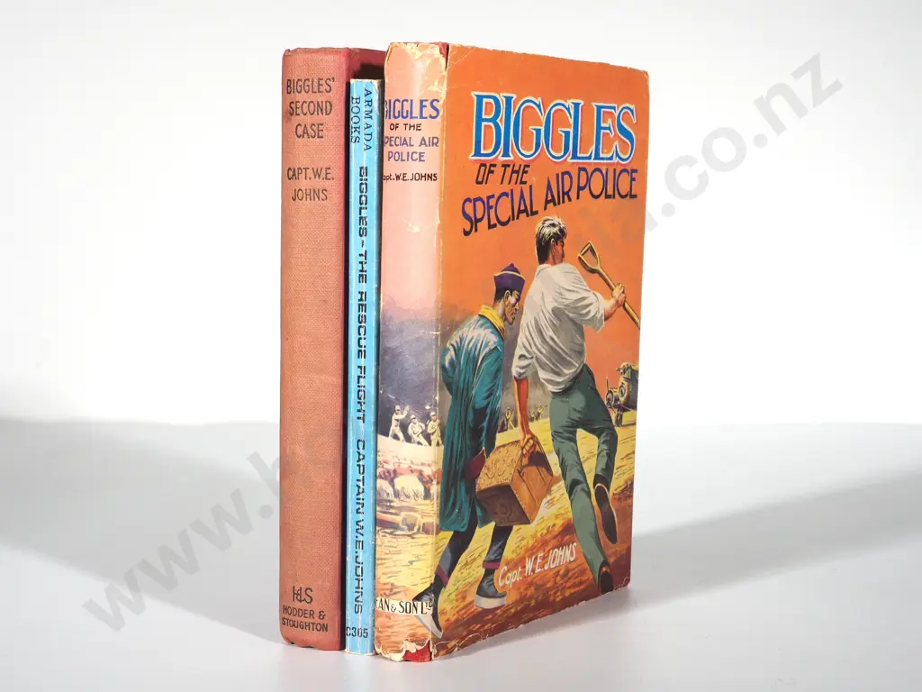 Three Vintage Biggles Books by Captain W. E. Johns Image 1++