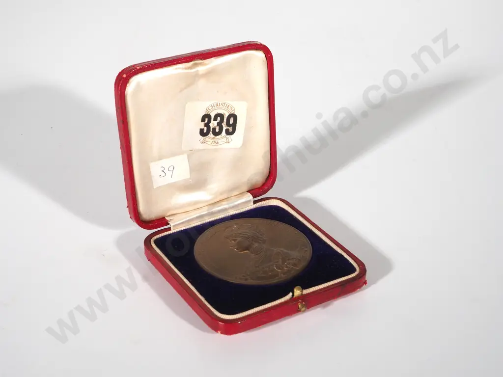 Large Cased 1911 Coronation Medallion in Bronze: George V & Mary Image 1++