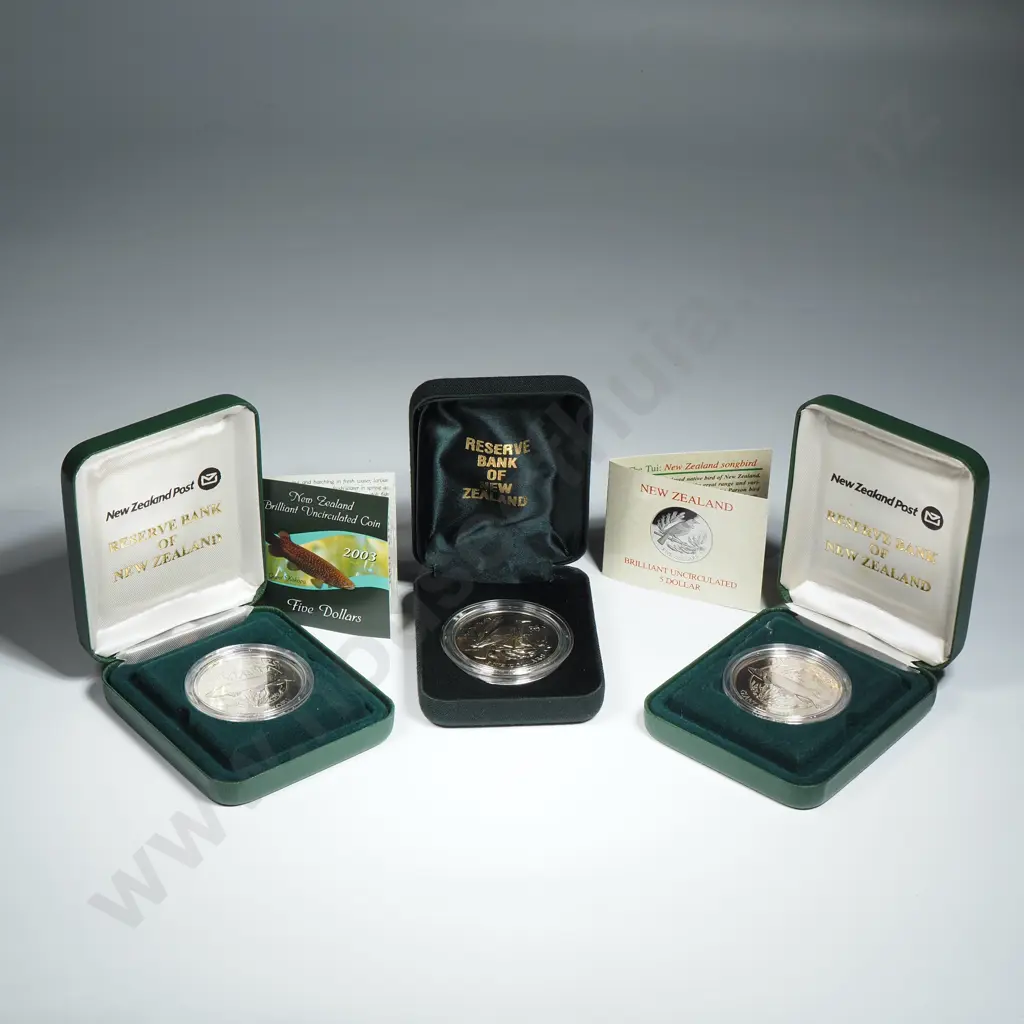 Three New Zealand UNC Five Dollar Coins  Image 1++