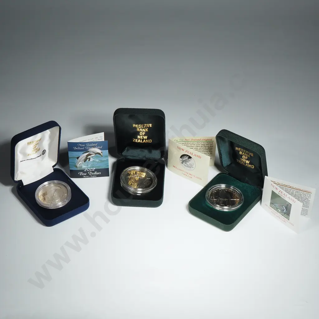 Three New Zealand UNC Five Dollar Coins  Image 1++