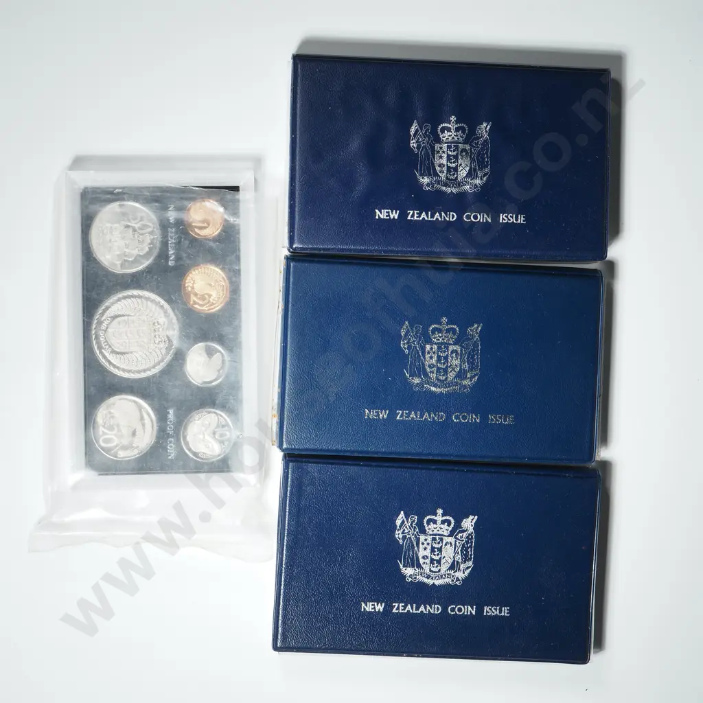 Four New Zealand Proof Coin Sets in Plastic Cases  Image 1++