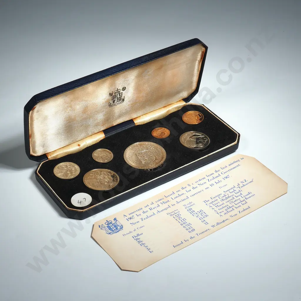 1967 New Zealand Proof Coin Set in Plush Case  Image 1++