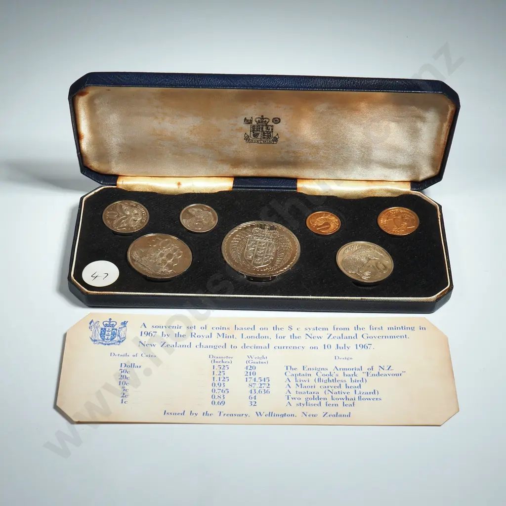 1967 New Zealand Proof Coin Set in Plush Case  Image 1++