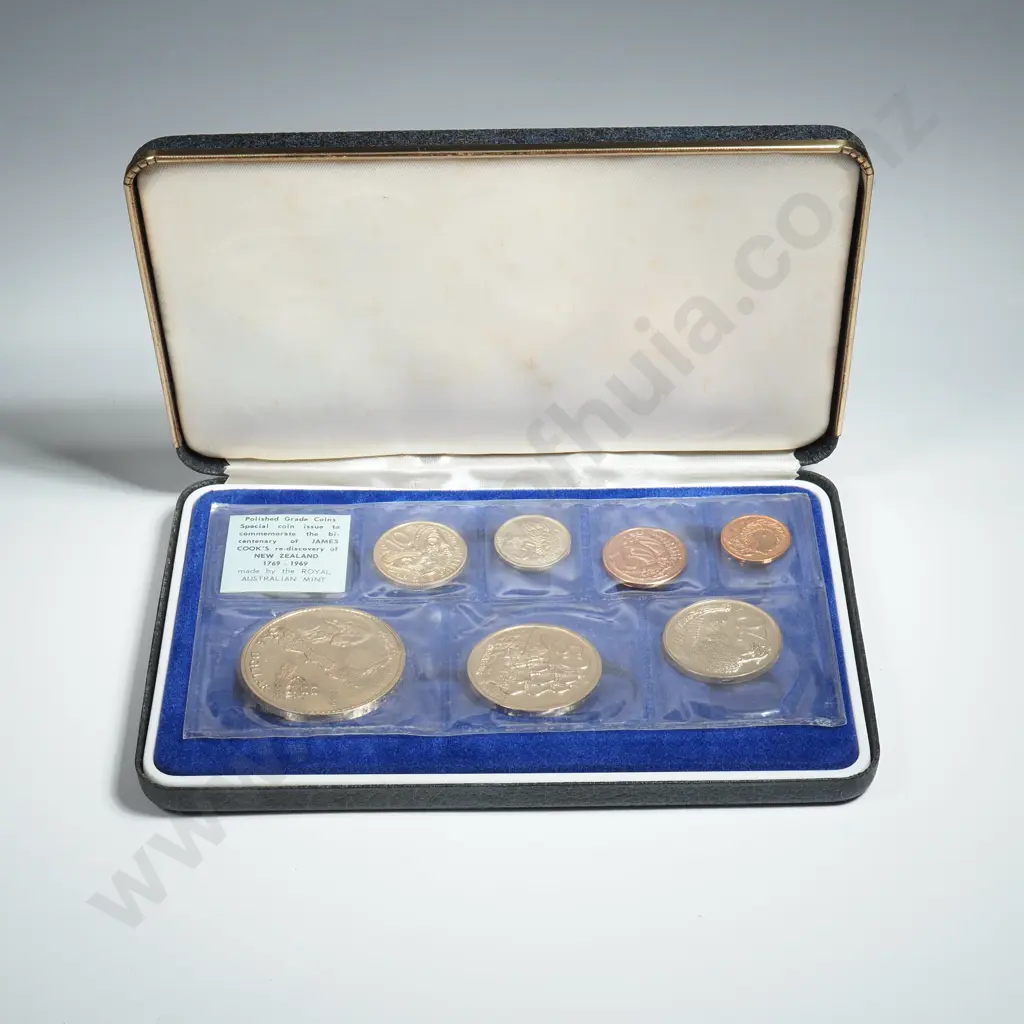 1969 New Zealand Proof Coin Set in Unusual Larger Proof Set Image 1++