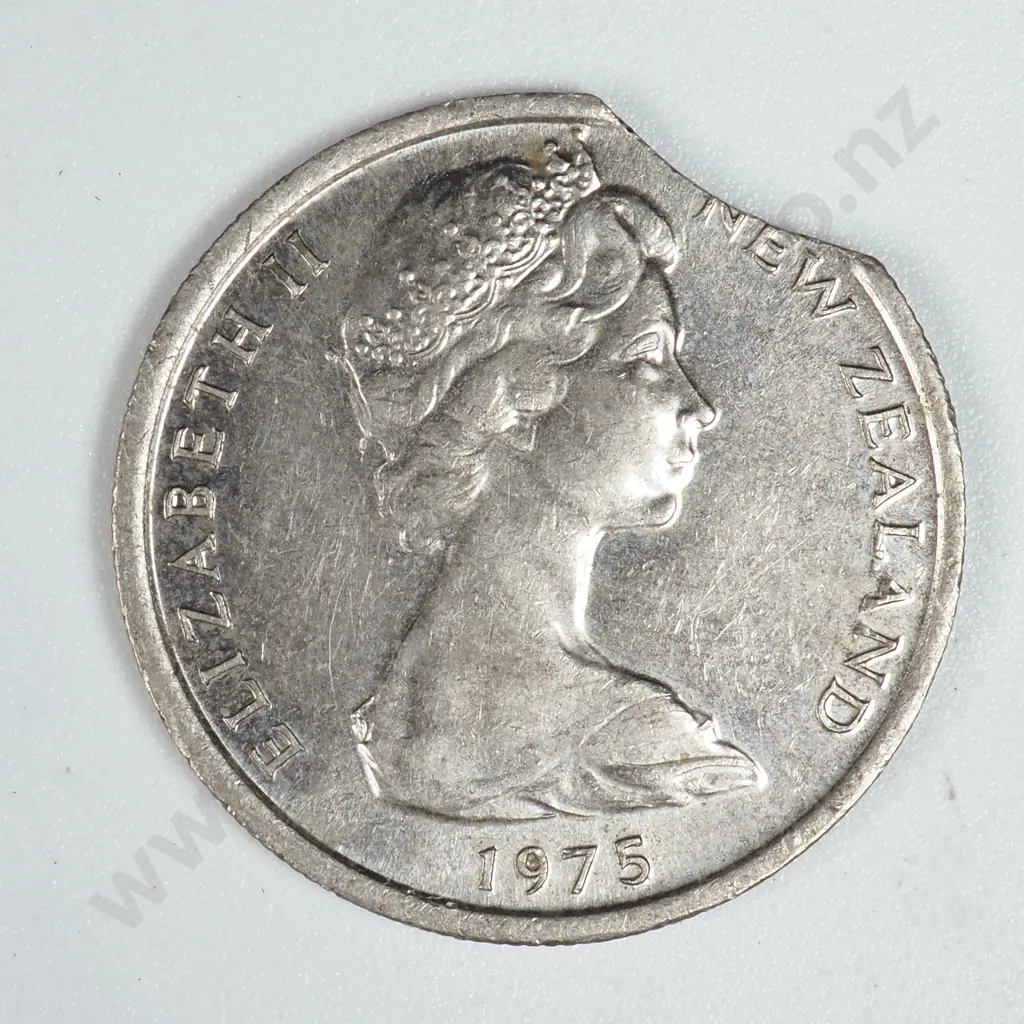 1975 New Zealand Five Cent Clipped Planchet Error Coin  Image 1++