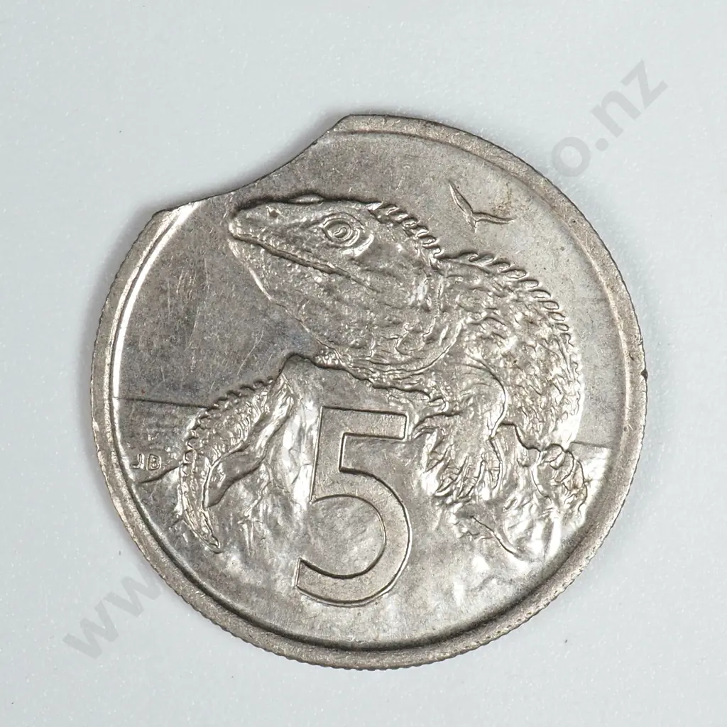 1975 New Zealand Five Cent Clipped Planchet Error Coin  Image 1++