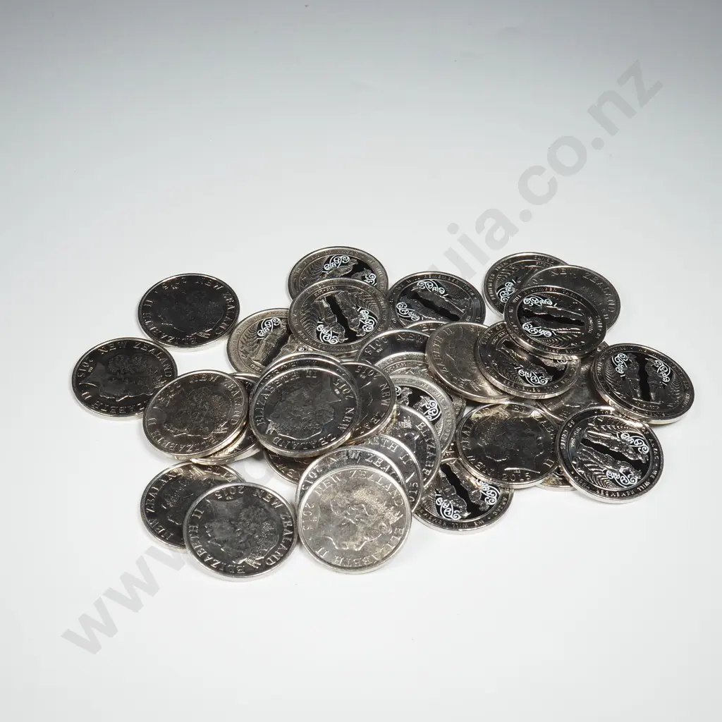 36 Loose 2015 New Zealand ANZAC Fifty Cent Coins  Image 1++
