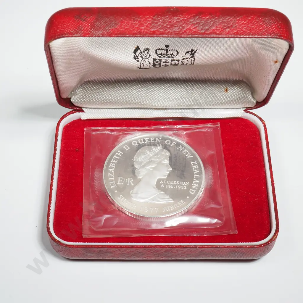 New Zealand Proof One Dollar Silver Coin  Image 1++