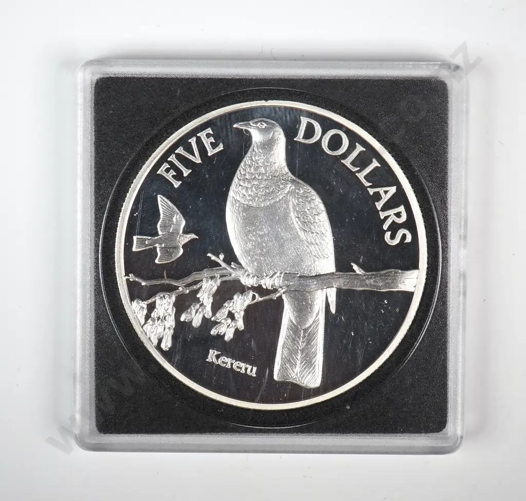 2001 28.28 Gram Sterling Silver New Zealand Proof Coin  Image 1++