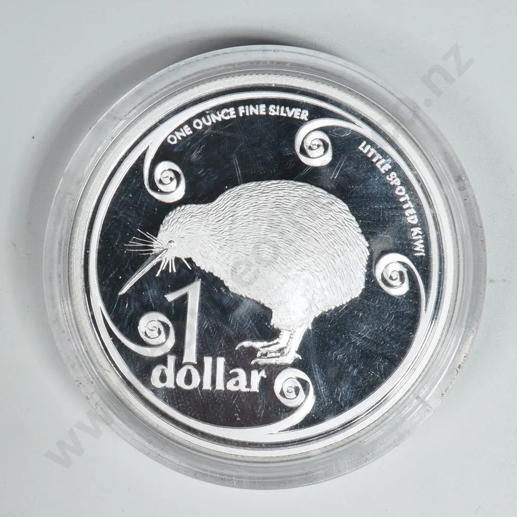 2004 New Zealand One Ounce Silver Proof Coin  Image 1++
