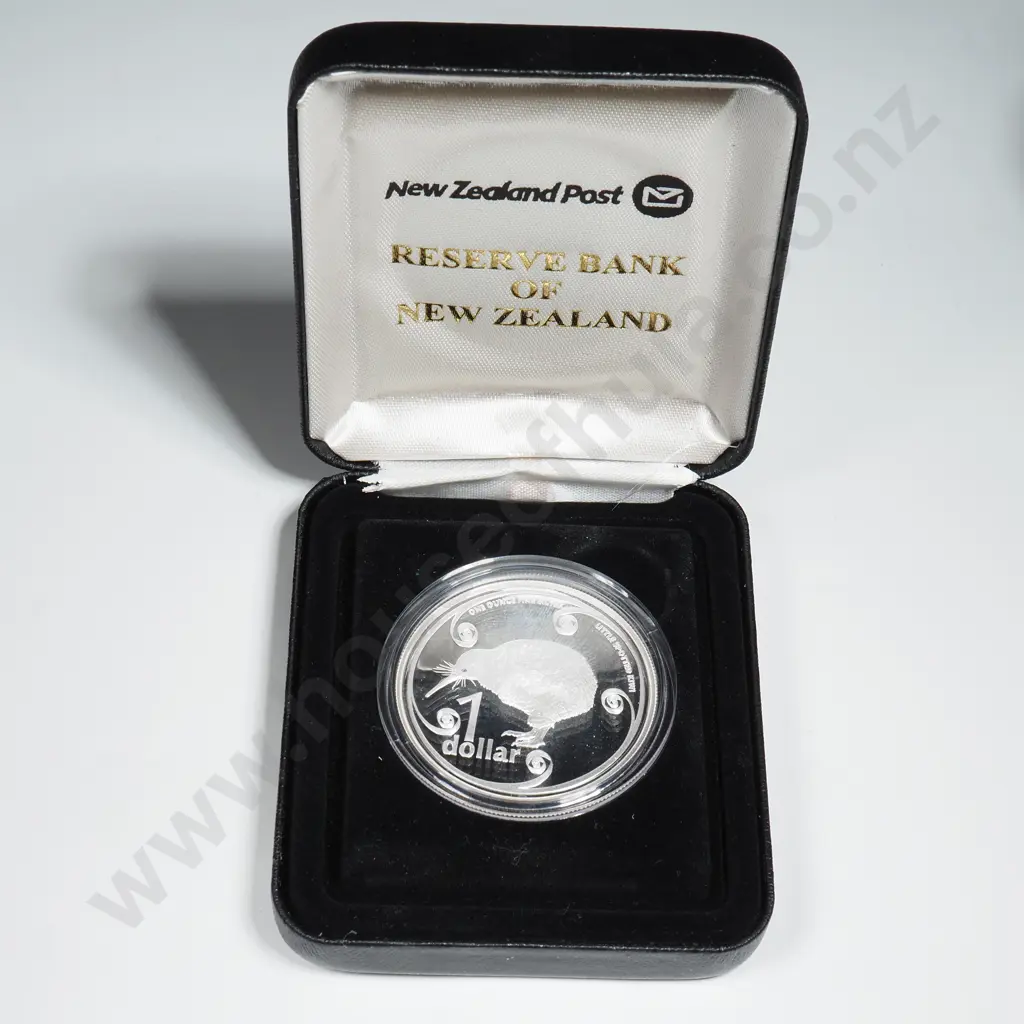 2004 New Zealand One Troy Ounce Silver Coin Image 1++