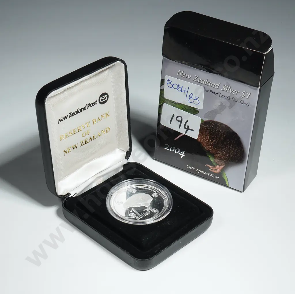 2004 New Zealand One Troy Ounce Silver Coin Image 1++