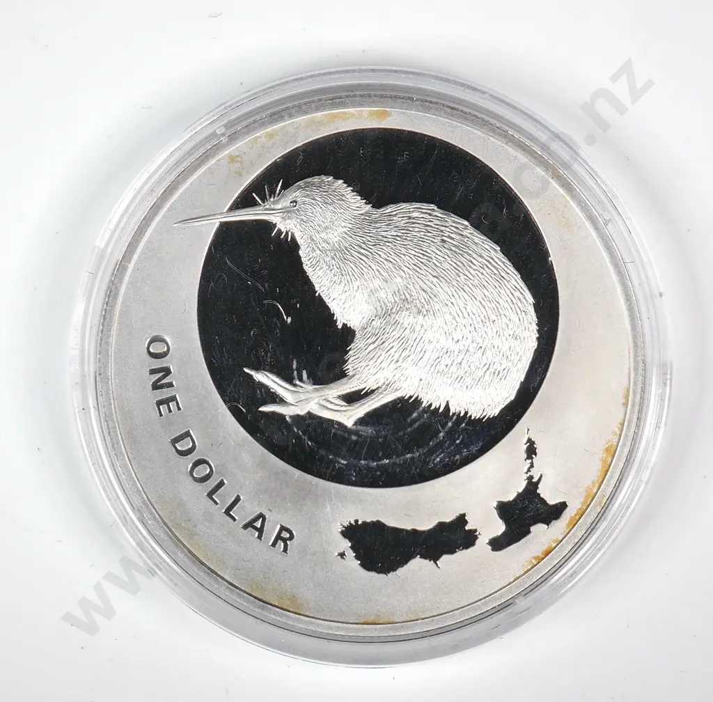 Uncased 2009 New Zealand Proof One Ounce Silver Coin  Image 1++