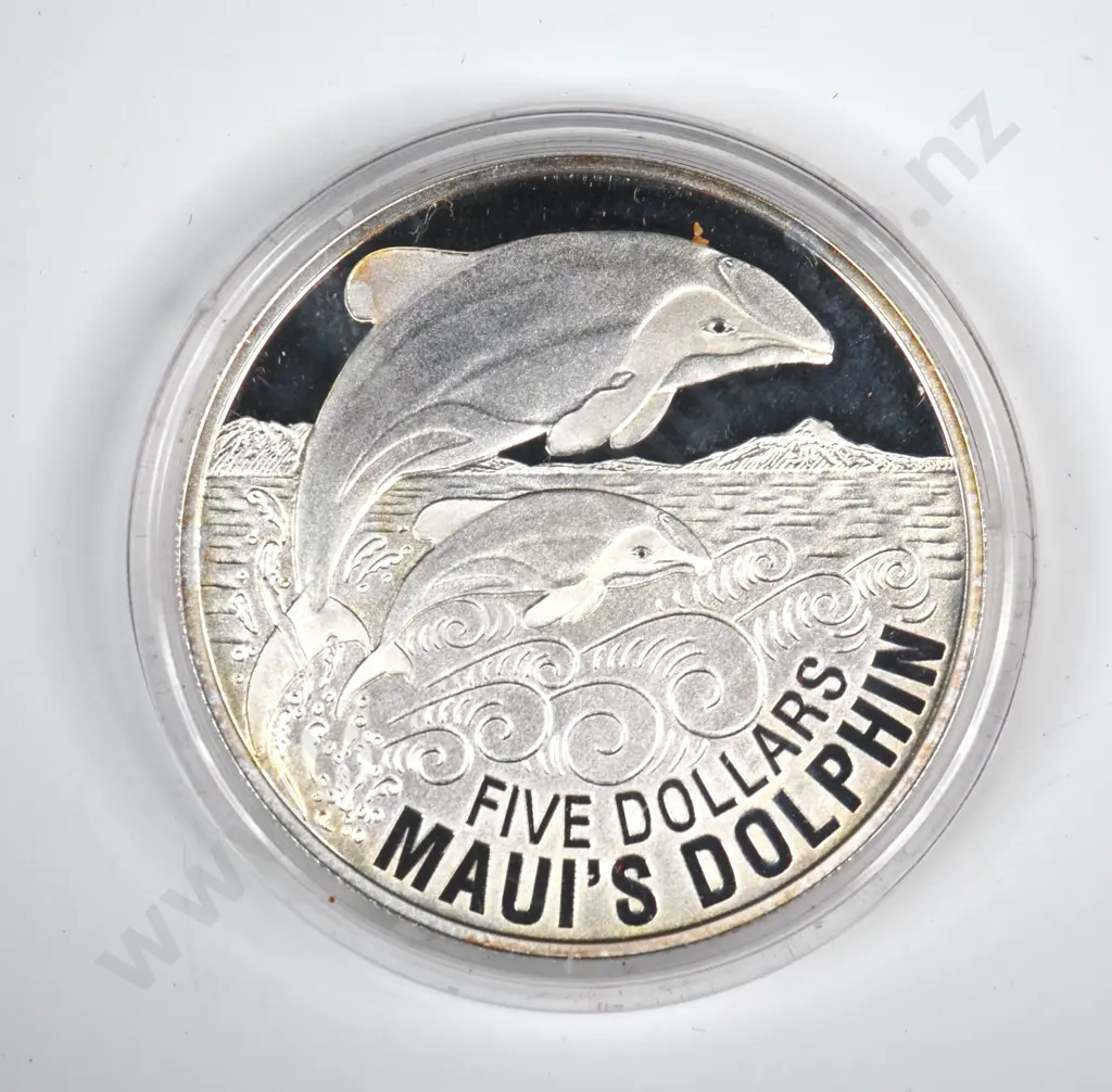 Uncased 2010 New Zealand Proof One Ounce Silver Coin  Image 1++