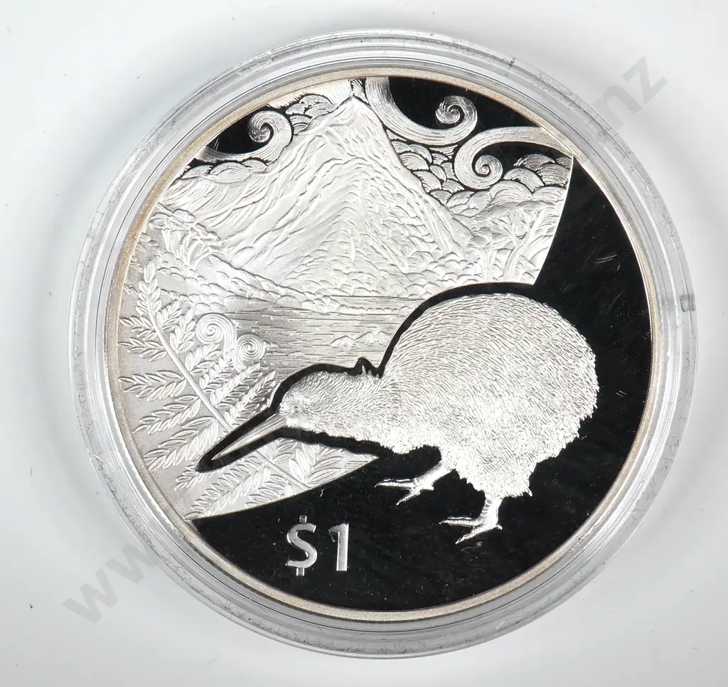 Uncased 2014 New Zealand Proof One Ounce Silver Coin  Image 1++