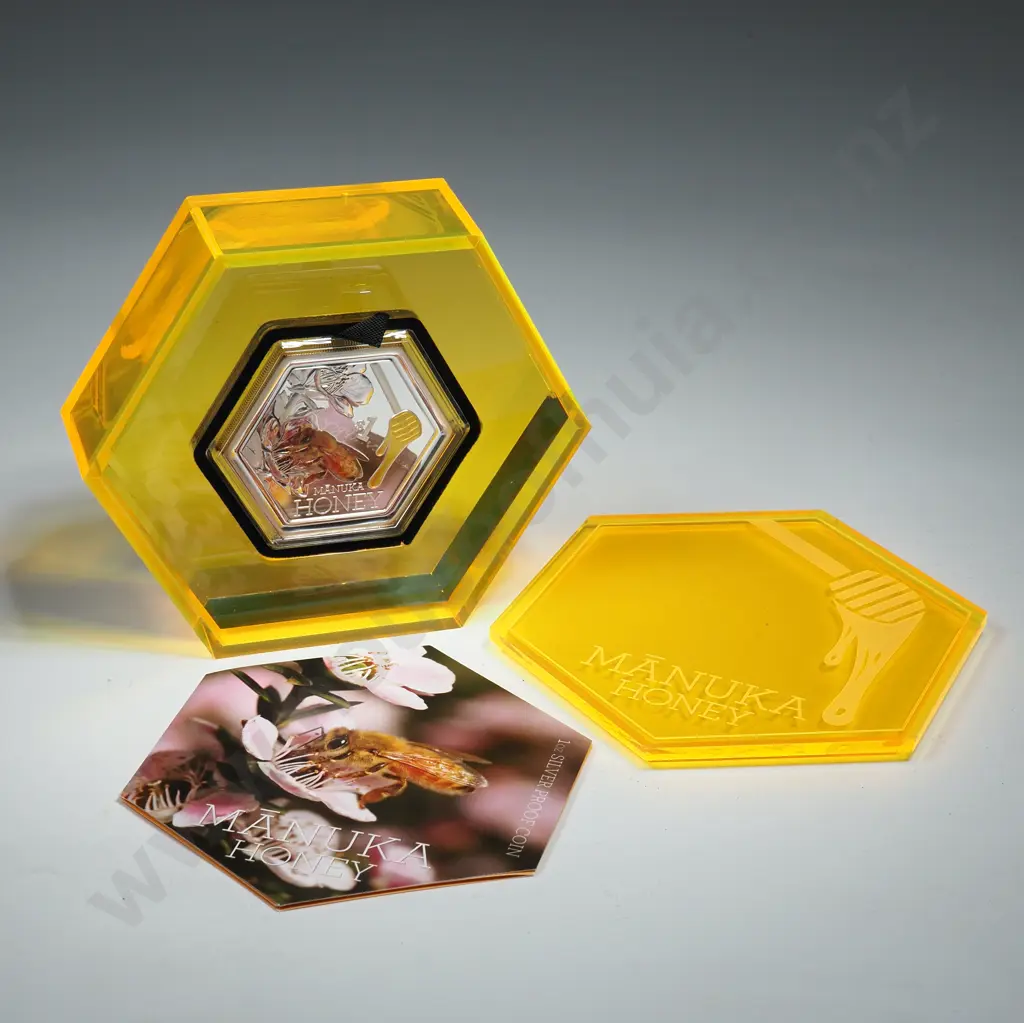 2018 New Zealand Manuka Honey Silver Proof Coin  Image 1++