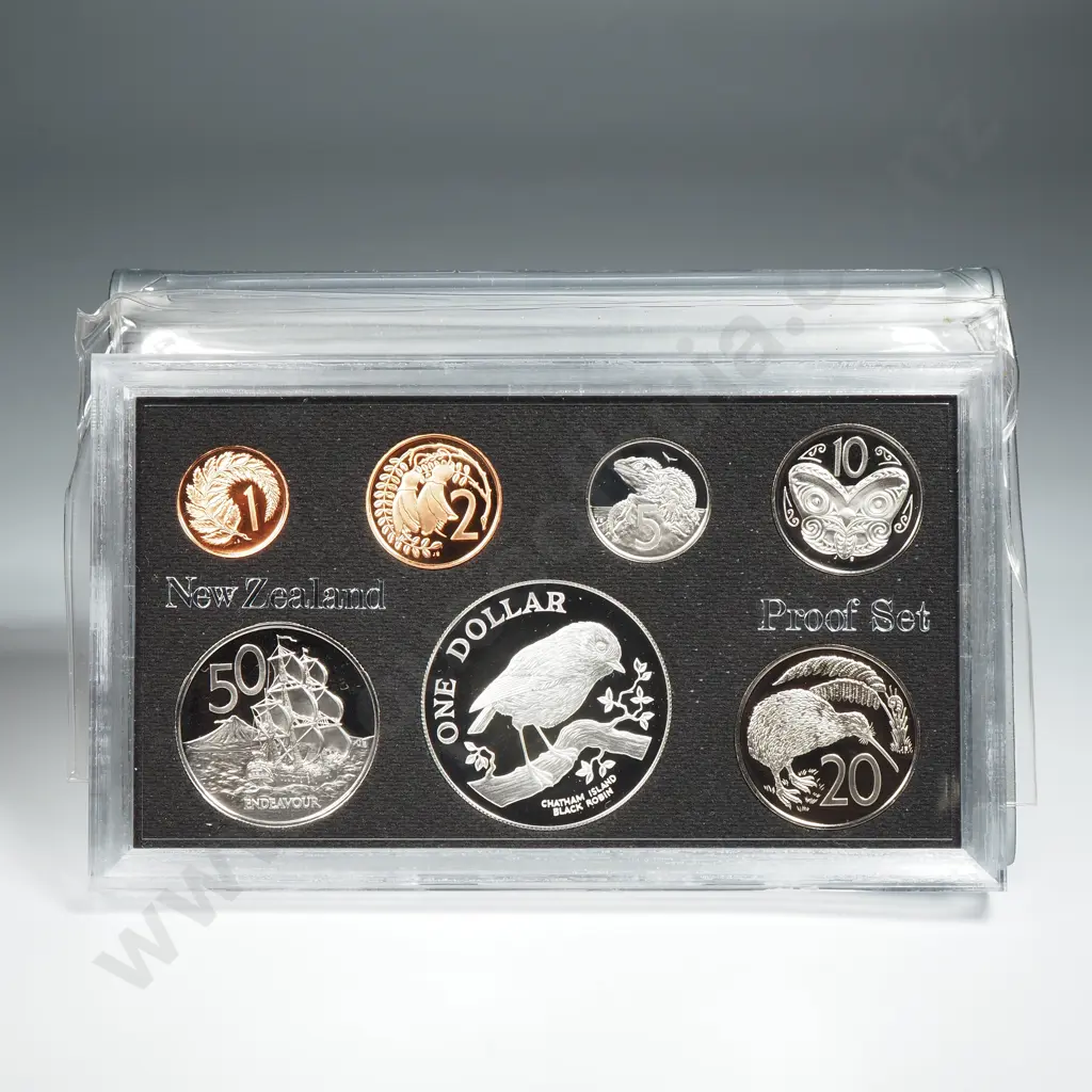 New Zealand Proof Coin Set w Silver Dollar  Image 1++