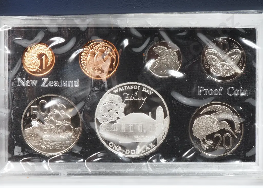 New Zealand Proof Coin Set w Silver One Dollar Coin  Image 1++