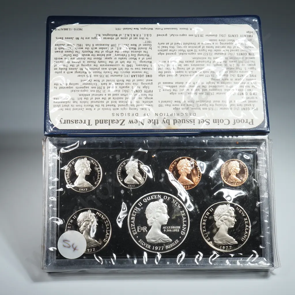 New Zealand Proof Coin Set w Silver One Dollar Coin  Image 1++
