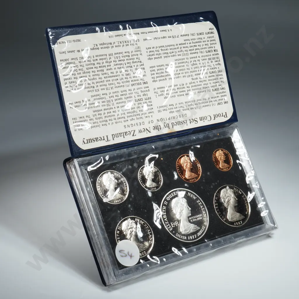 New Zealand Proof Coin Set w Silver One Dollar Coin Image 1++