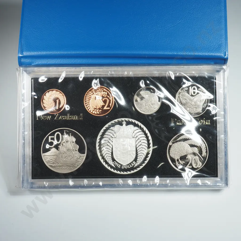New Zealand Proof Coin Set w Silver One Dollar Coin Image 1++