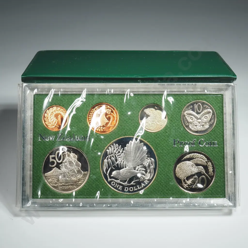 New Zealand Proof Coin Set w Silver One Dollar Coin  Image 1++