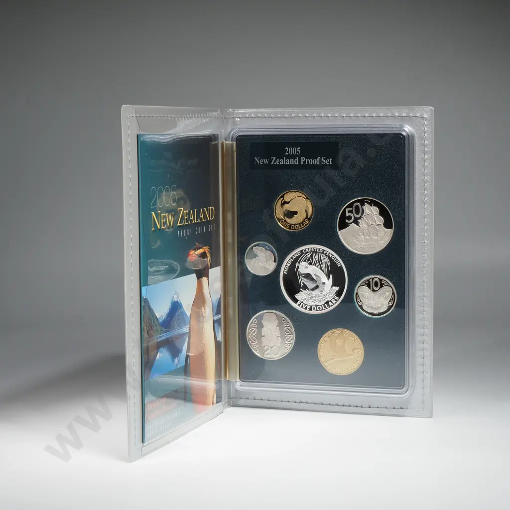 2005 New Zealand Proof Coin Set w Silver Coin  Image 1++