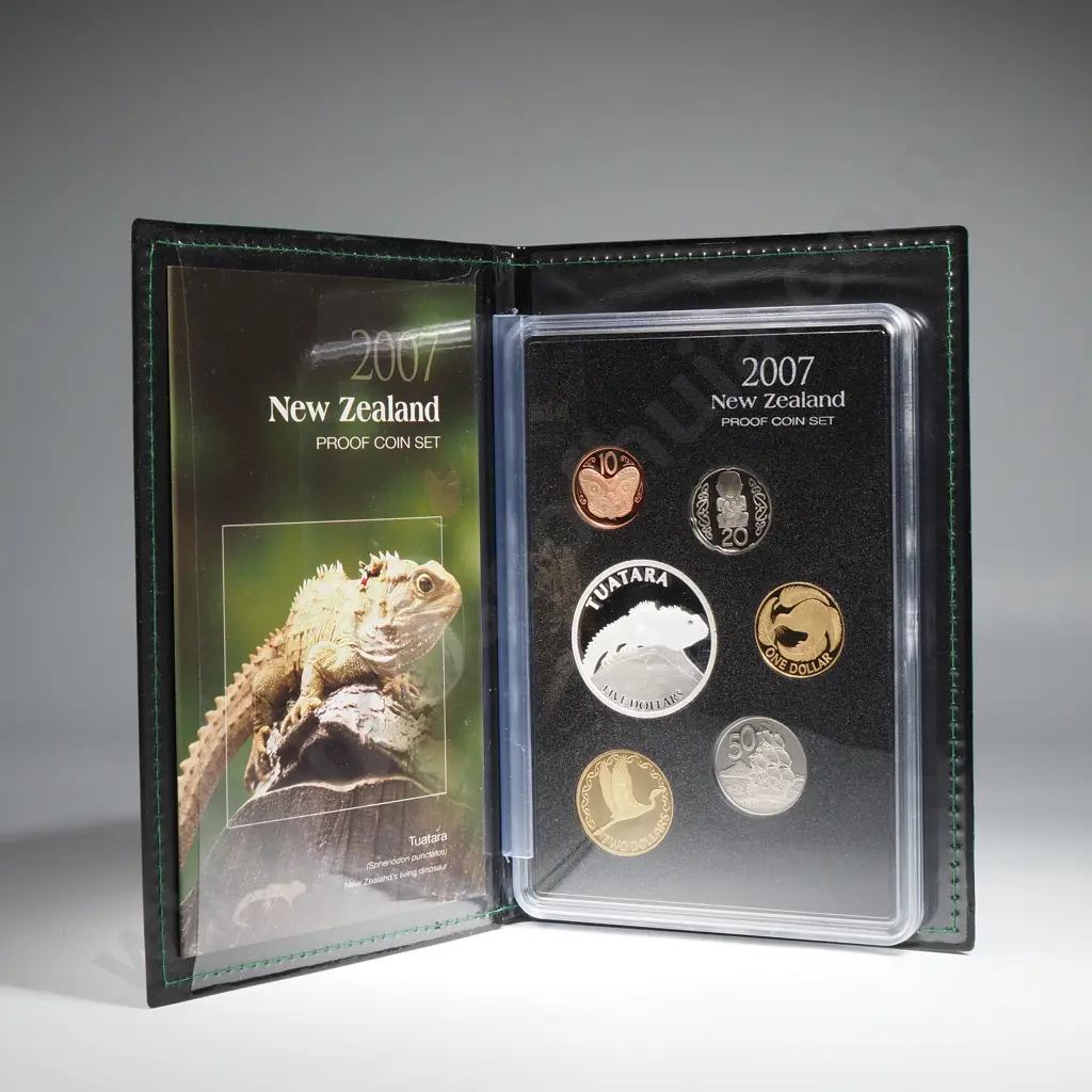 2007 New Zealand Proof Coin Set w Silver Five Dollar Coin  Image 1++