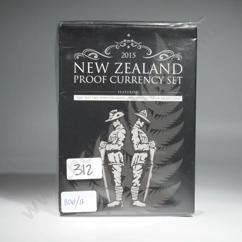 2015 New Zealand Proof Currency Set w One Ounce Silver Coin  Image 1++