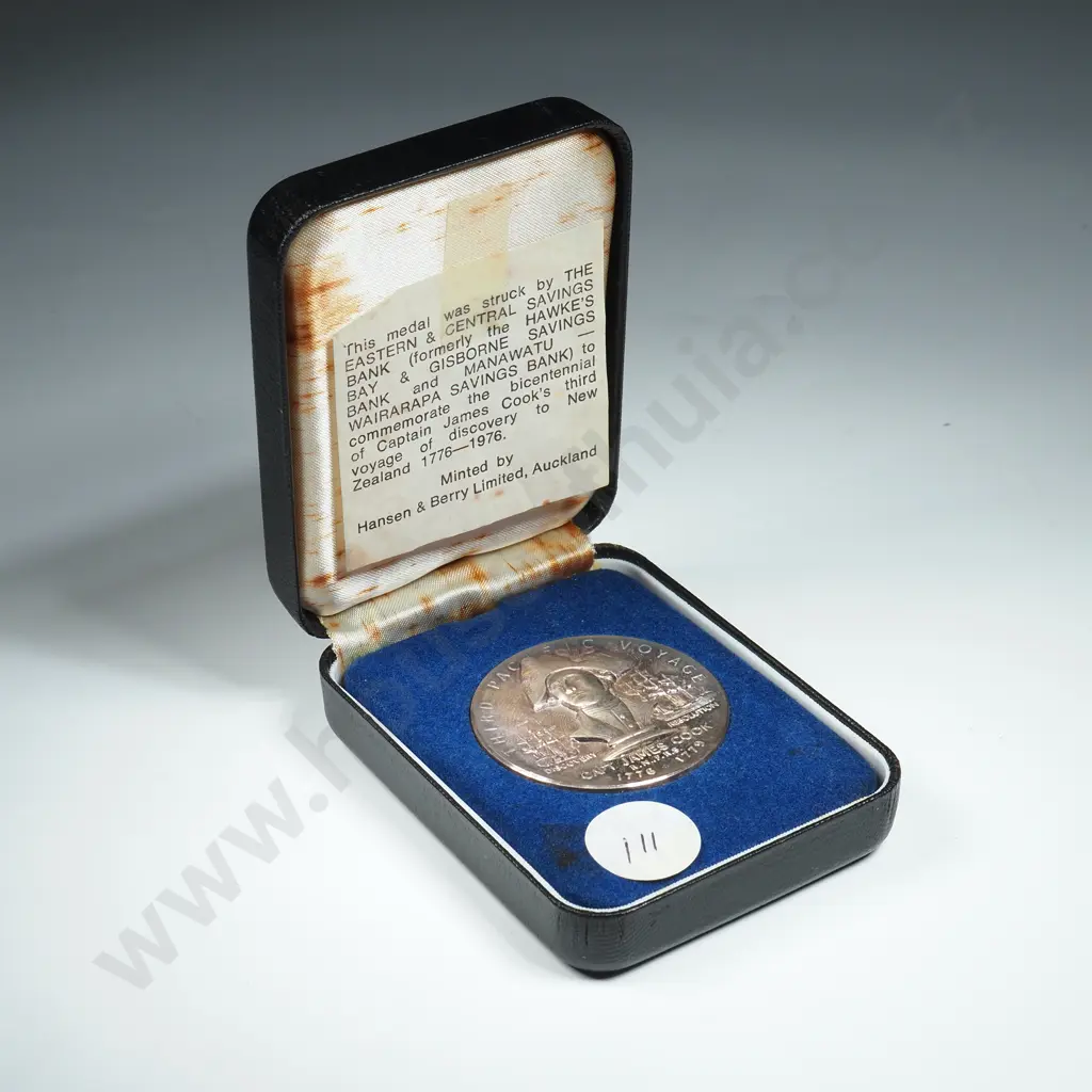1976 James Cook Silver Medallion  Image 1++