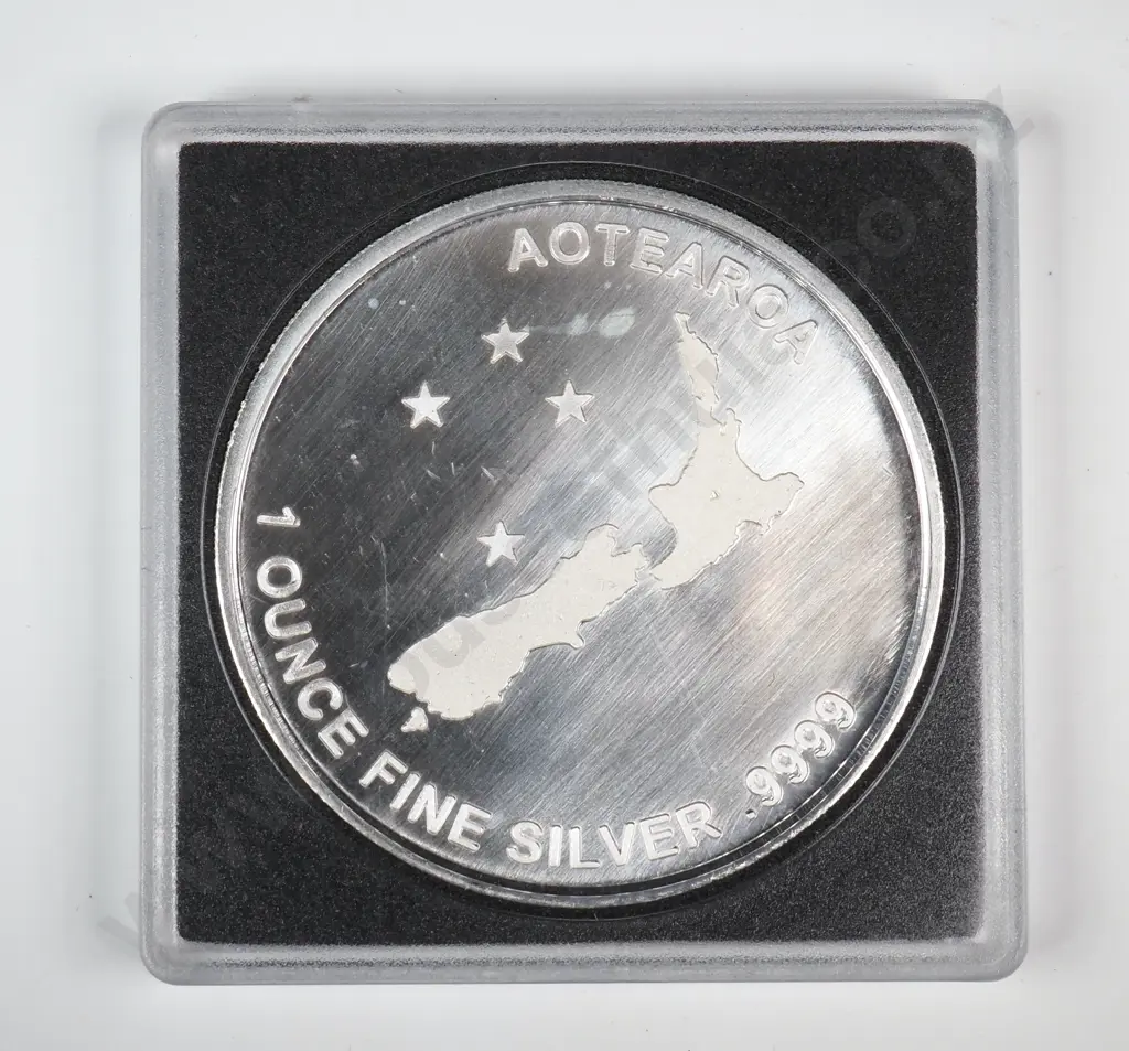 New Zealand One Ounce Silver Coin  Image 1++