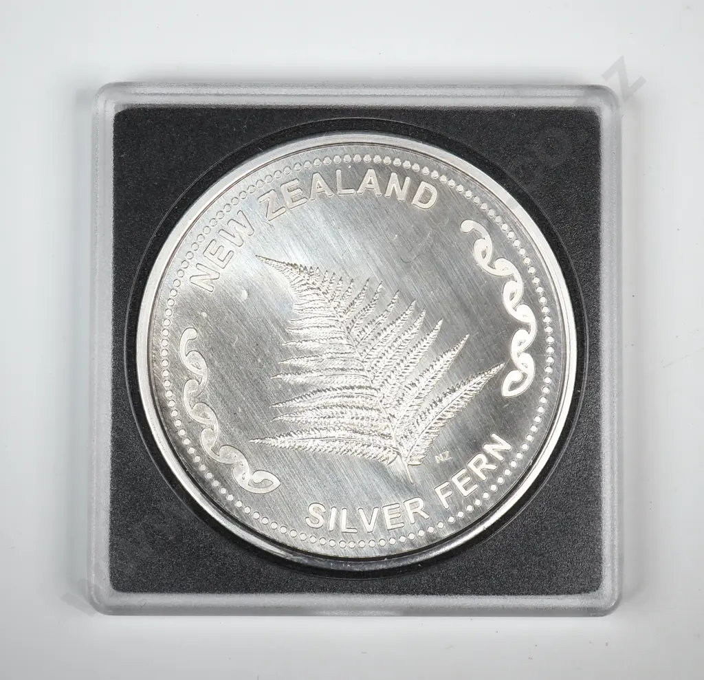 New Zealand One Ounce Silver Coin  Image 1++
