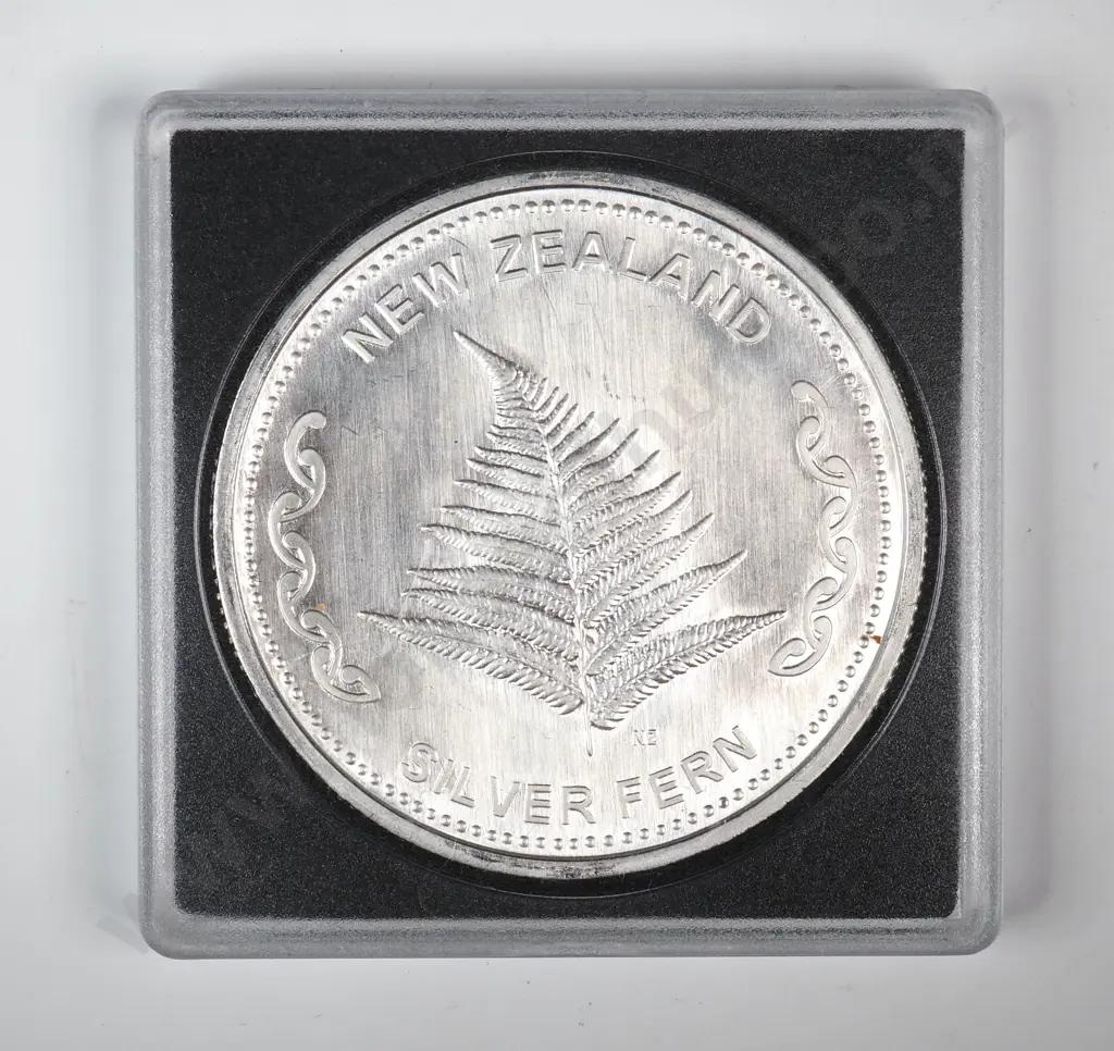 New Zealand One Ounce Silver Coin  Image 1++