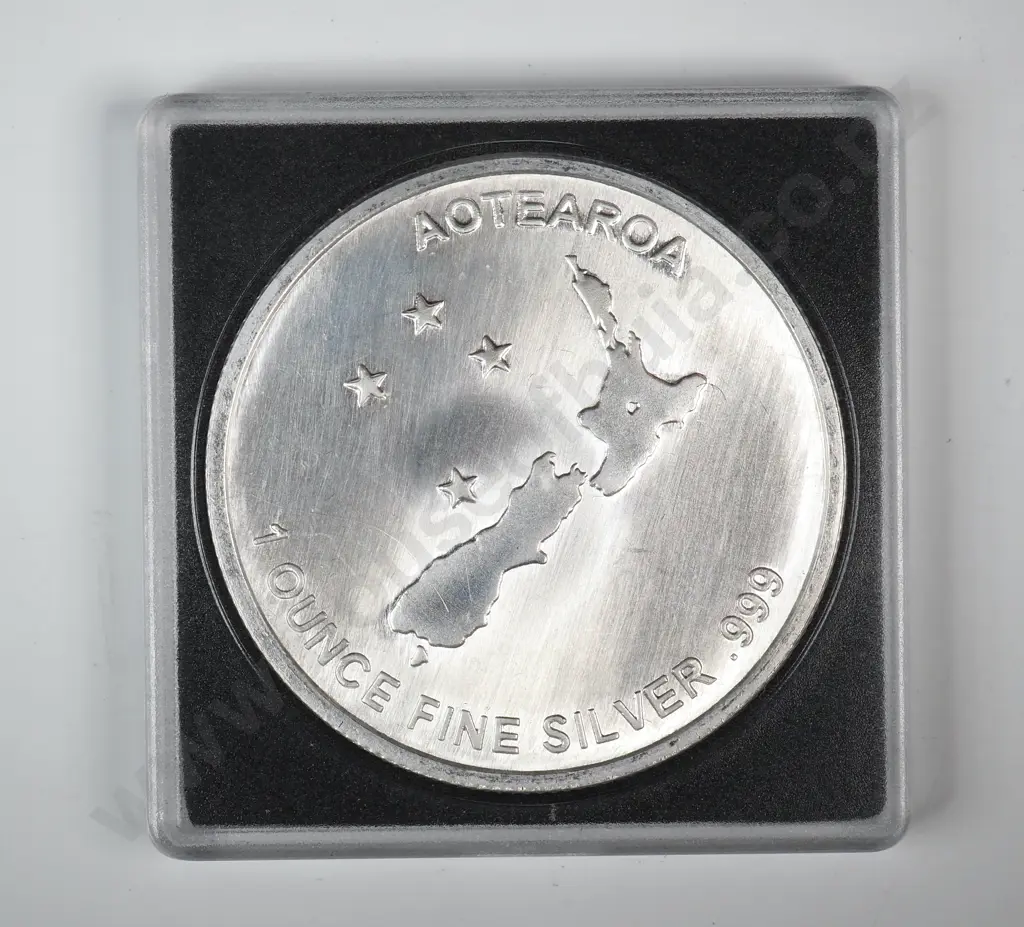 New Zealand One Ounce Silver Coin  Image 1++
