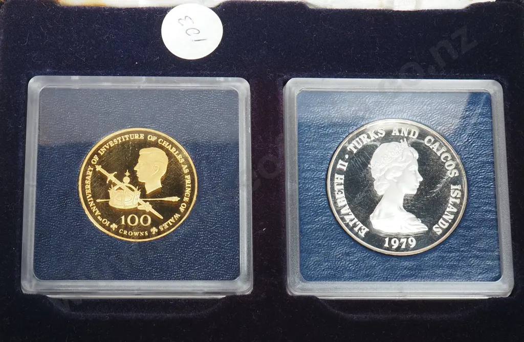 1979 Turks & Caicos 10 Crown Silver & 100 Crown 50% Gold Coin Set  Image 1++