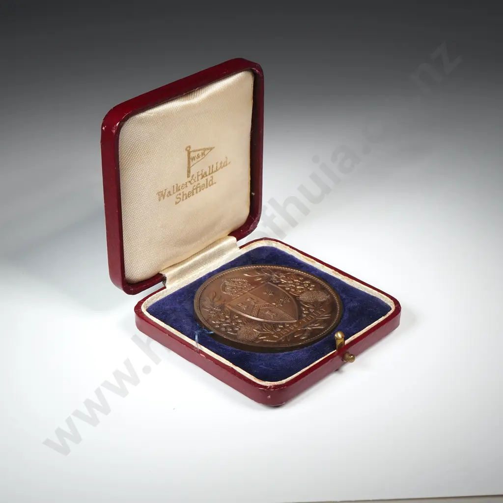 Cased copper medal “KING’S COLLEGE SPORTS MEDAL”, engraved “1936 / 100 YDS / UNDER 15 HCP / G H MACKAY / ATHLETICS”, 50mm Image 1++