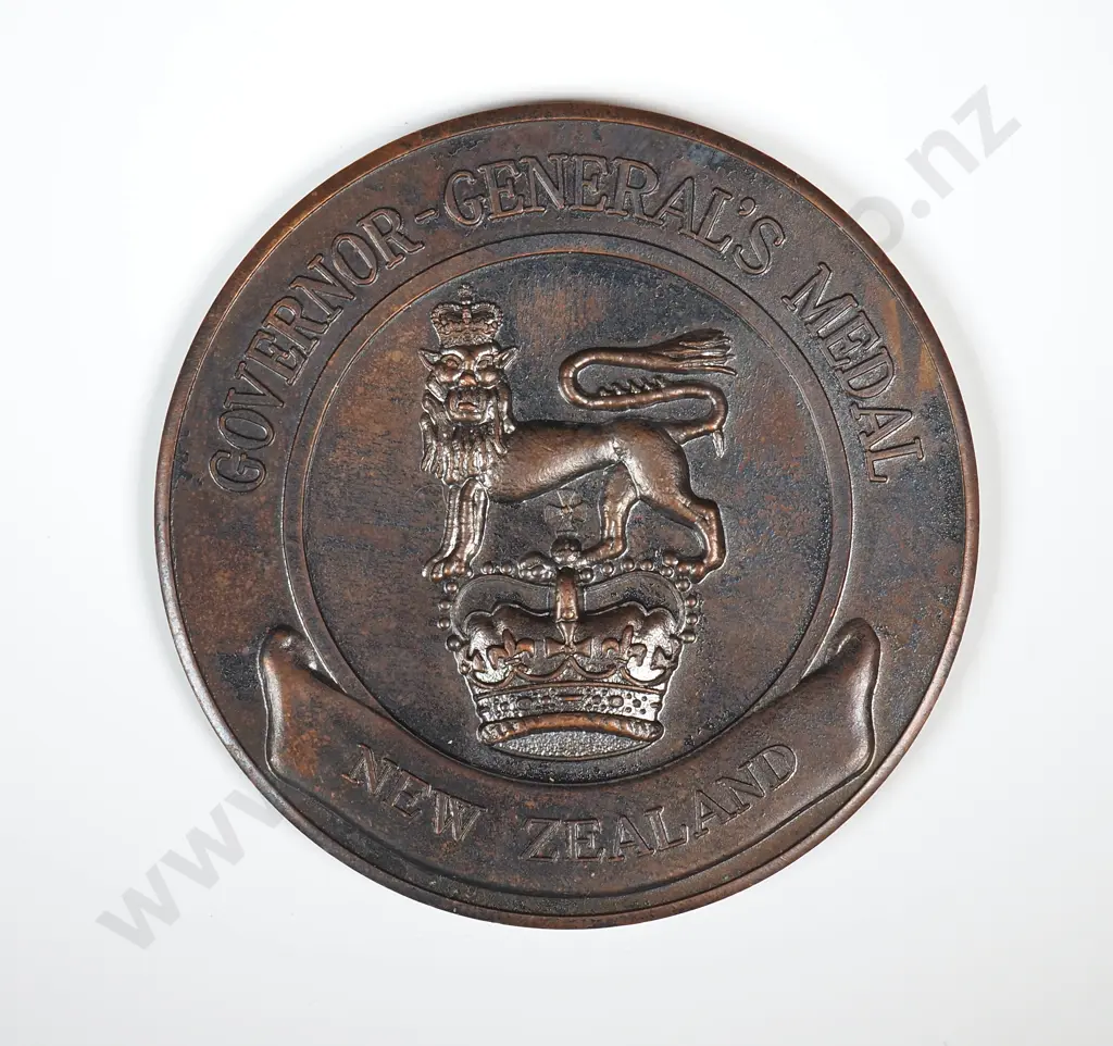 Bronze medal “GOVERNOR-GENERAL’S MEDAL / NEW ZEALAND”, “PRESENTED TO”, 57mm Image 1++