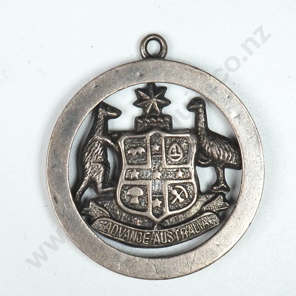 To the Women of Australia Badge - For losing an Immediate Relative in WW2  Image 1++