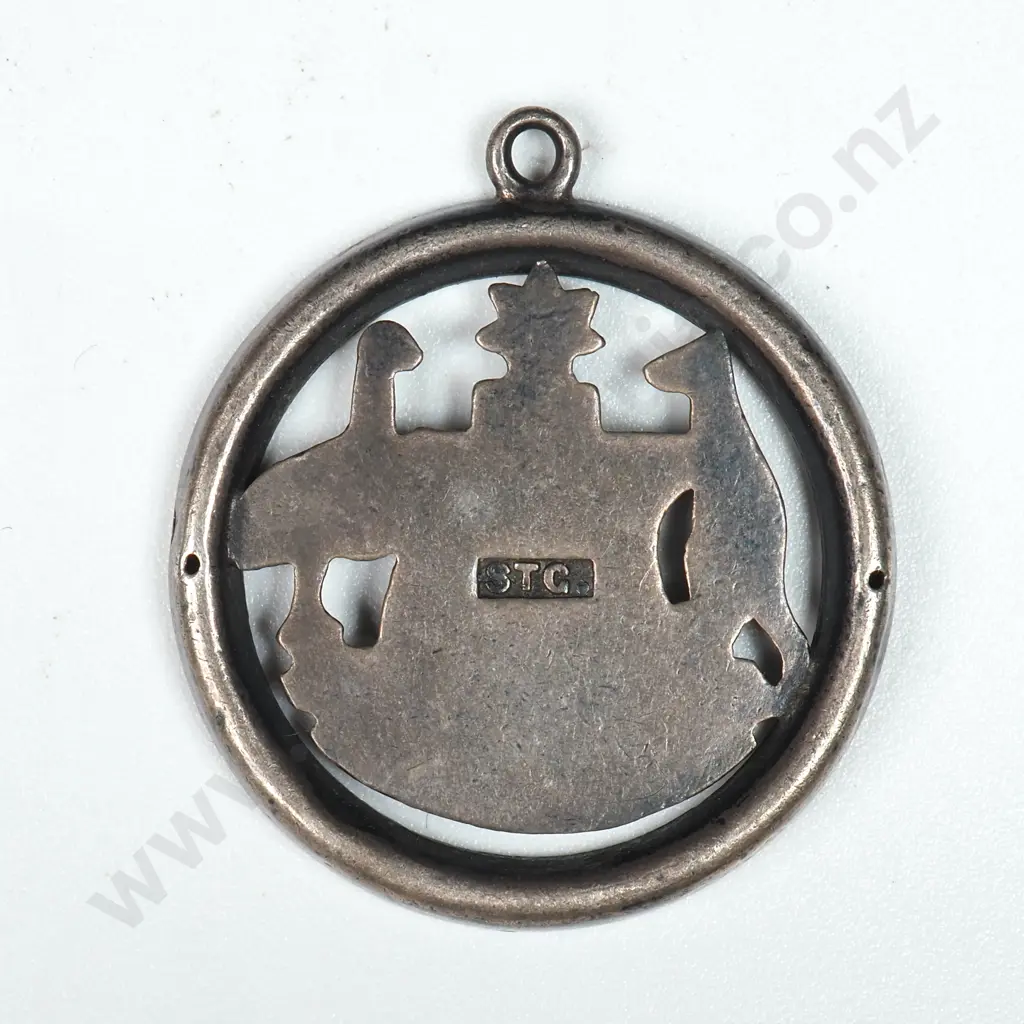 To the Women of Australia Badge - For losing an Immediate Relative in WW2  Image 1++