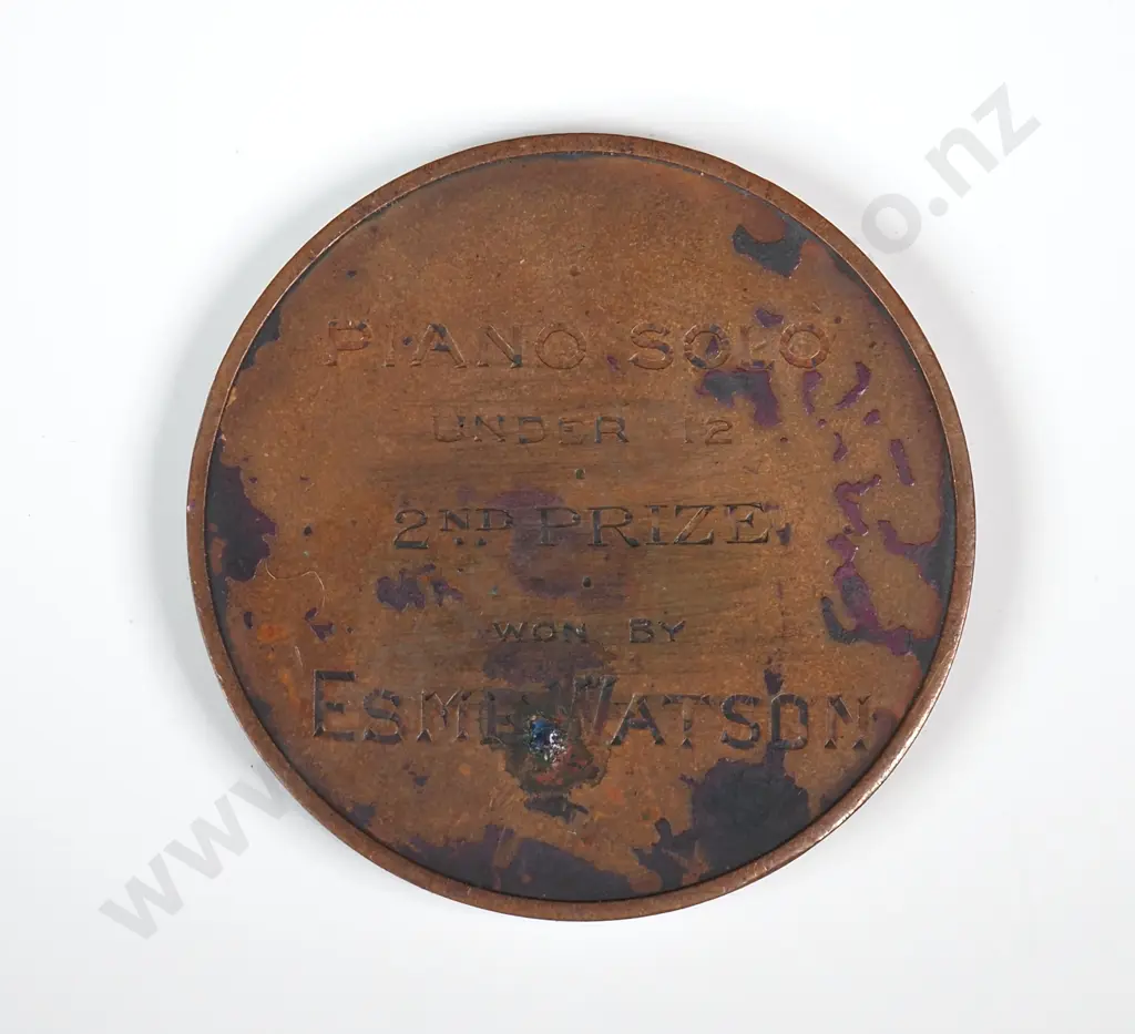 Antique copper medal “NEW ZEALAND COMPETITIONS SOCIETY / WELLINGTON FESTIVAL / 1913”, engraved “PIANO SOLO / UNDER 12/ 2ND PRIZE / WON BY / ESME WATSON”, 38mm Image 1++