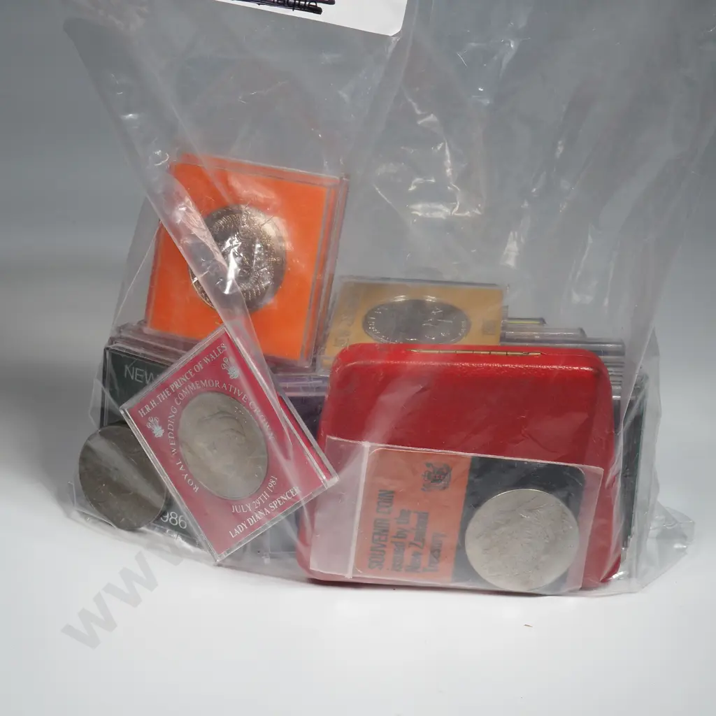 25 Cased UNC New Zealand Dollars & Several Others  Image 1++