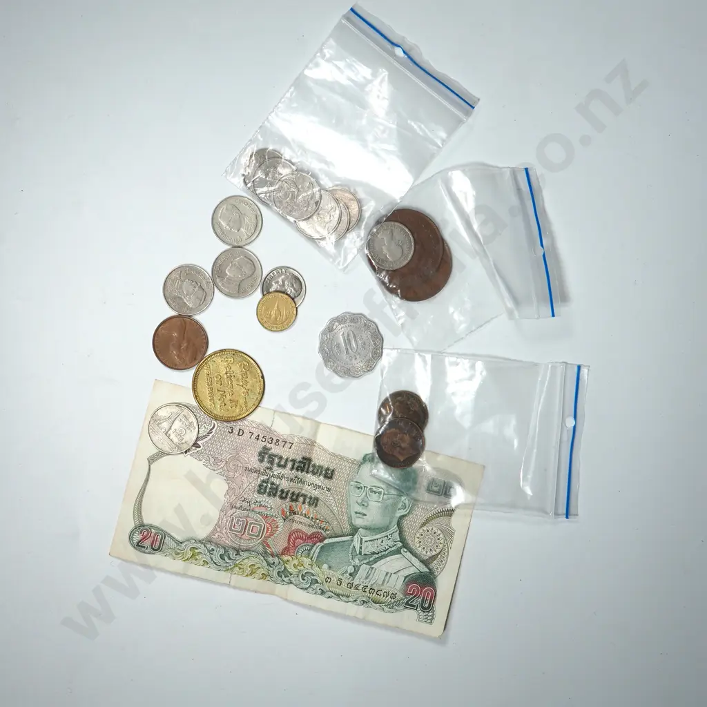 Assorted World Coinage  Image 1++