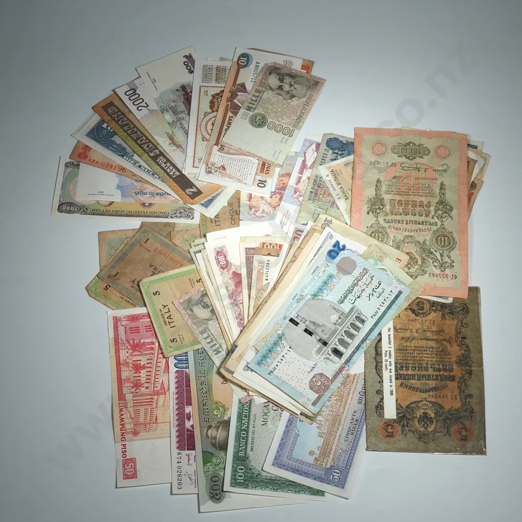 Approx 100 Vintage World Banknotes Image 1++