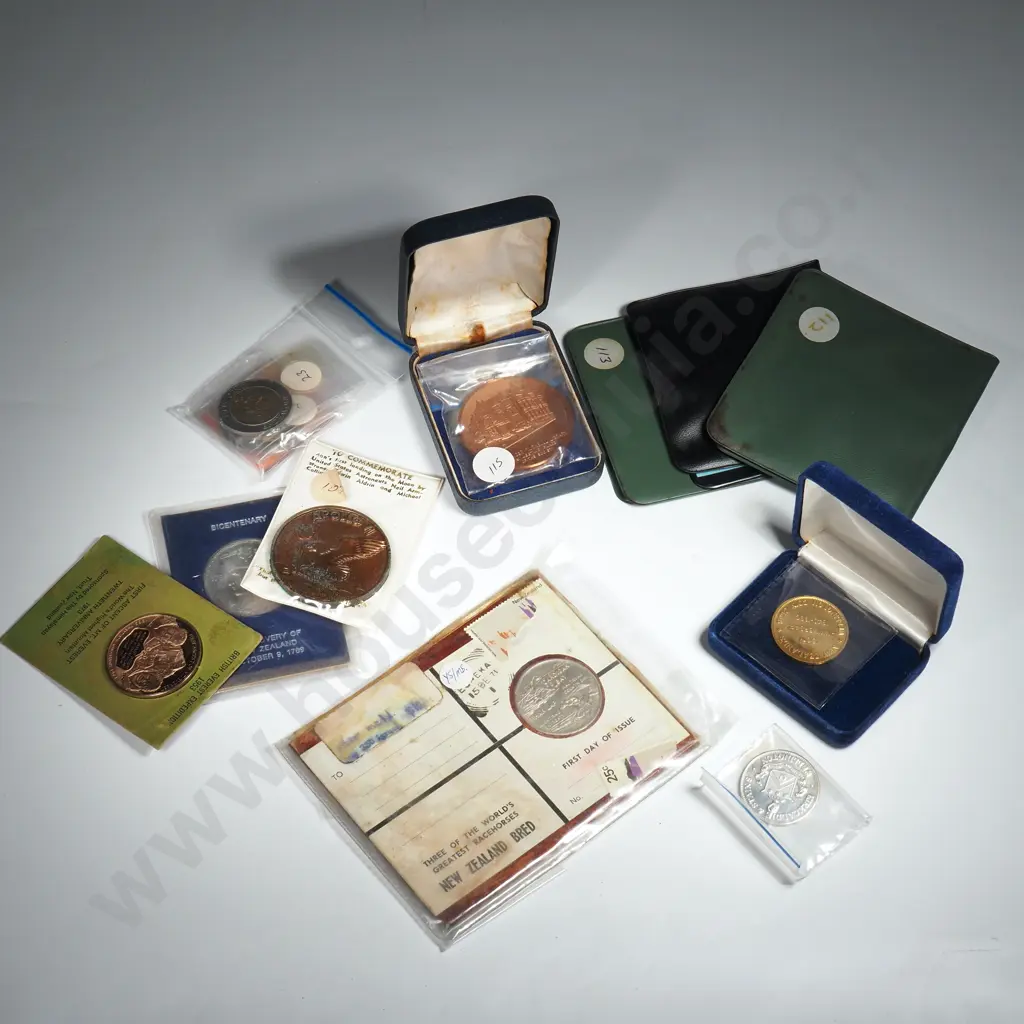 Large Assorted lot of Private New Zealand Commemorative Coin Issues  Image 1++
