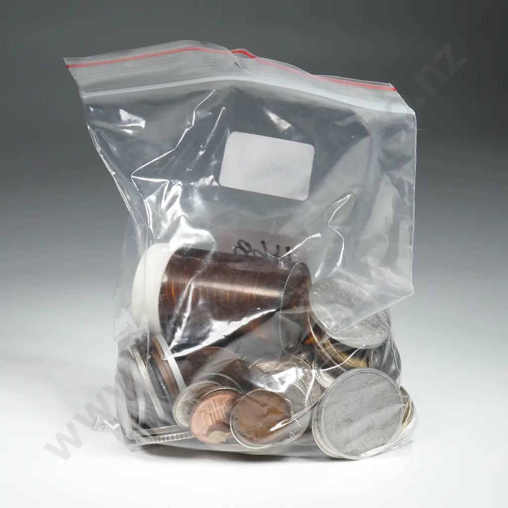 650 Grams of Assorted World Coinage  Image 1++