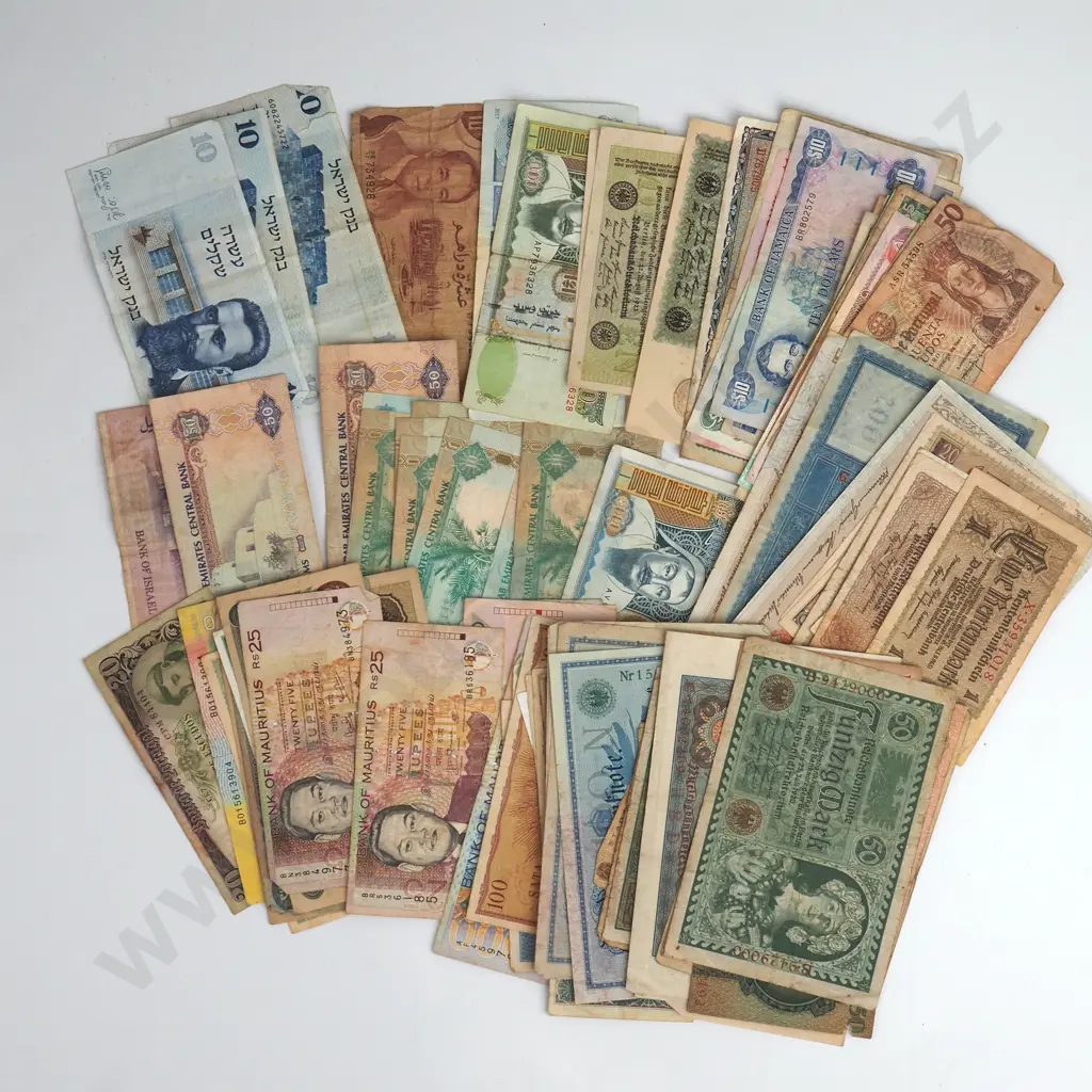 Approx 100 Vintage World Banknotes Image 1++