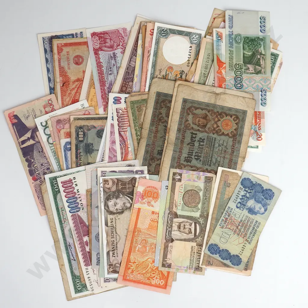 Approx 100 Vintage World Banknotes Image 1++