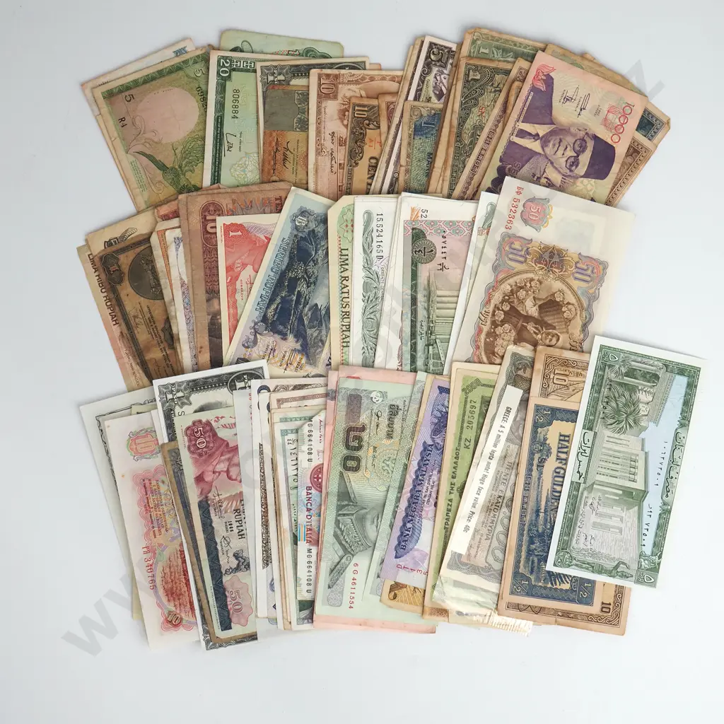 Approx 100 Vintage World Banknotes Image 1++