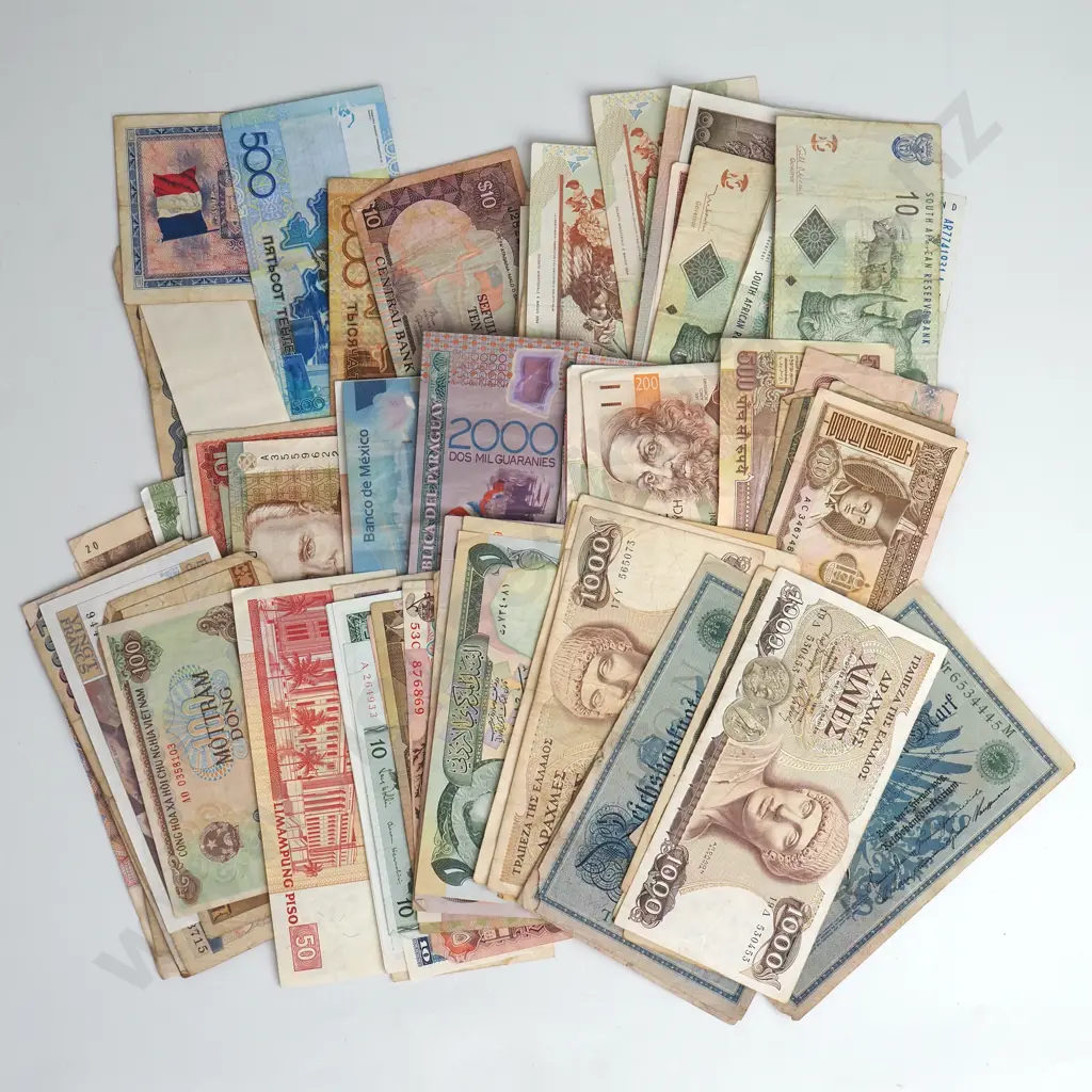 Approx 100 Vintage World Banknotes Image 1++